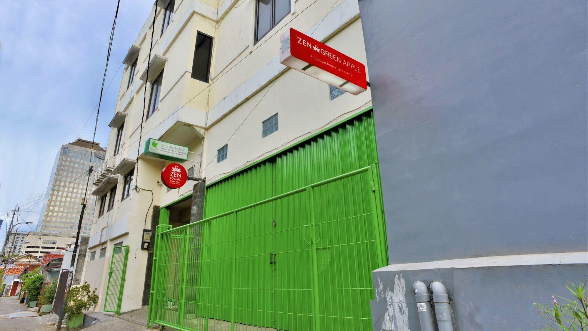 Green Apple Residence Near Sarinah Mitra Reddoorz Jakarta Exterior photo